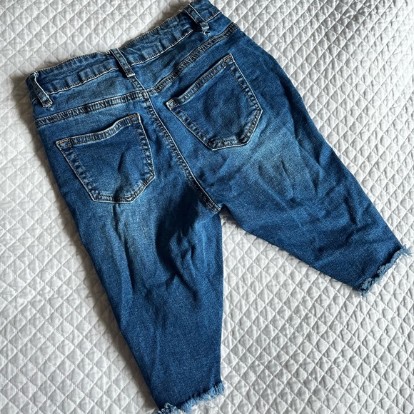 Bermudas - Picture 2 of 2